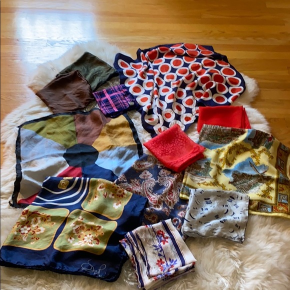 Vintage Scarves ๐งฃ - Picture 1 of 12